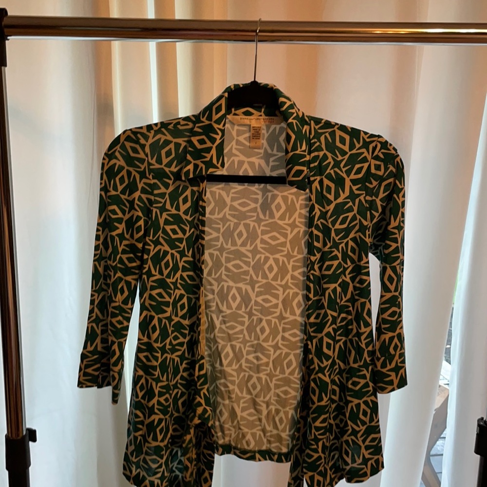 DVF, wrap shirt, vintage pattern rerelease, size 2